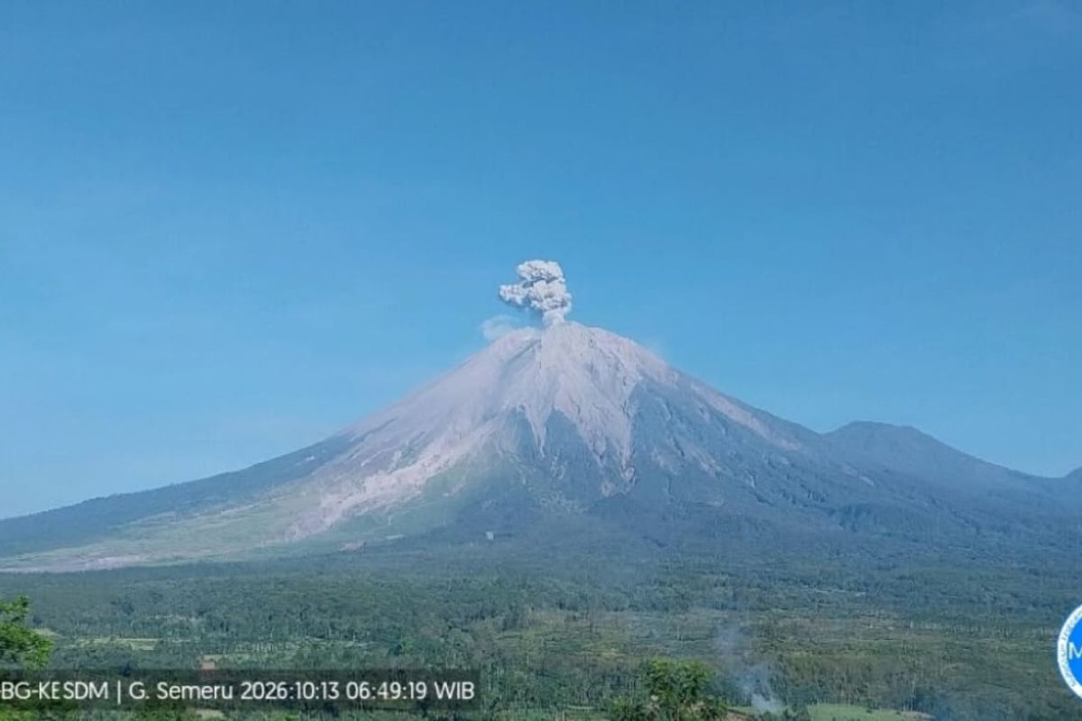 Semeru sembilan kali erupsi dengan tinggi letusan hingga 900 meter — NadiKabar.com
