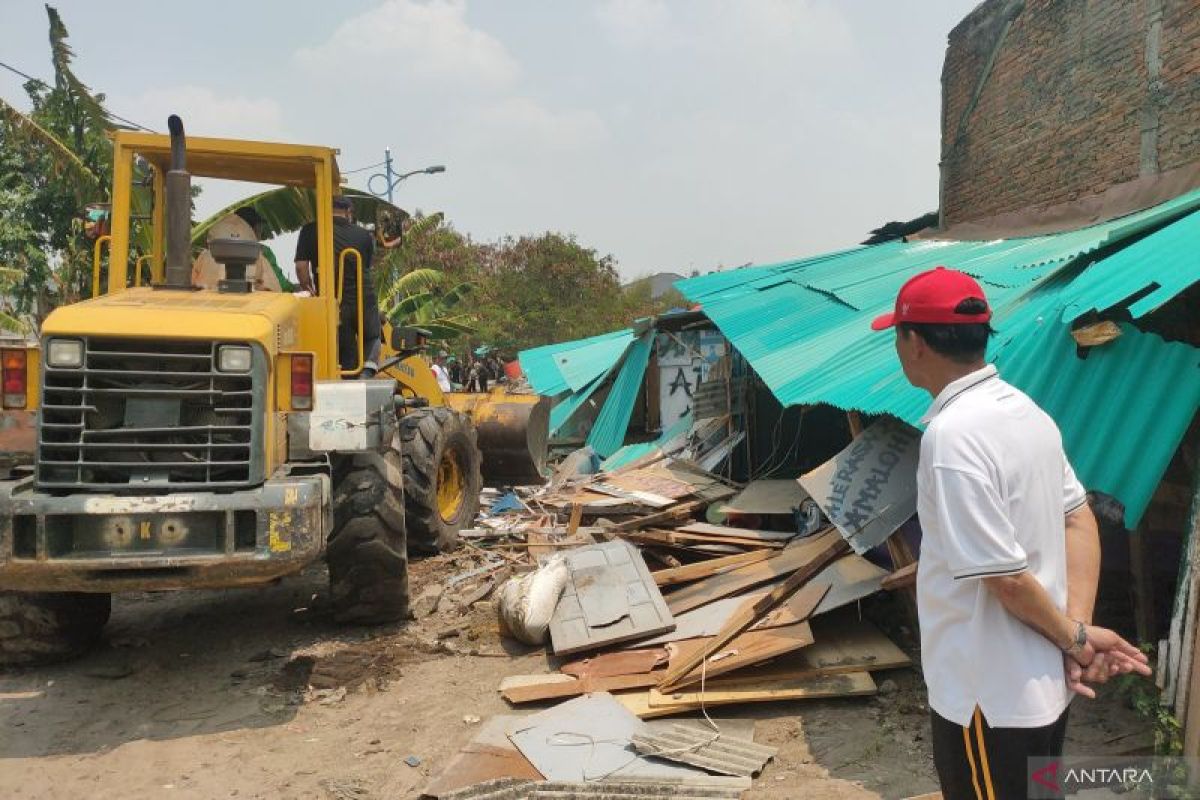 Alat berat diterjunkan bongkar lapak narkoba di Kampung Ambon — NadiKabar.com
