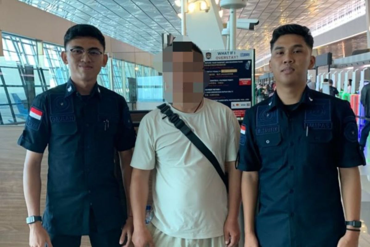 Imigrasi Bintan deportasi WNA Tiongkok akibat langgar izin tinggal