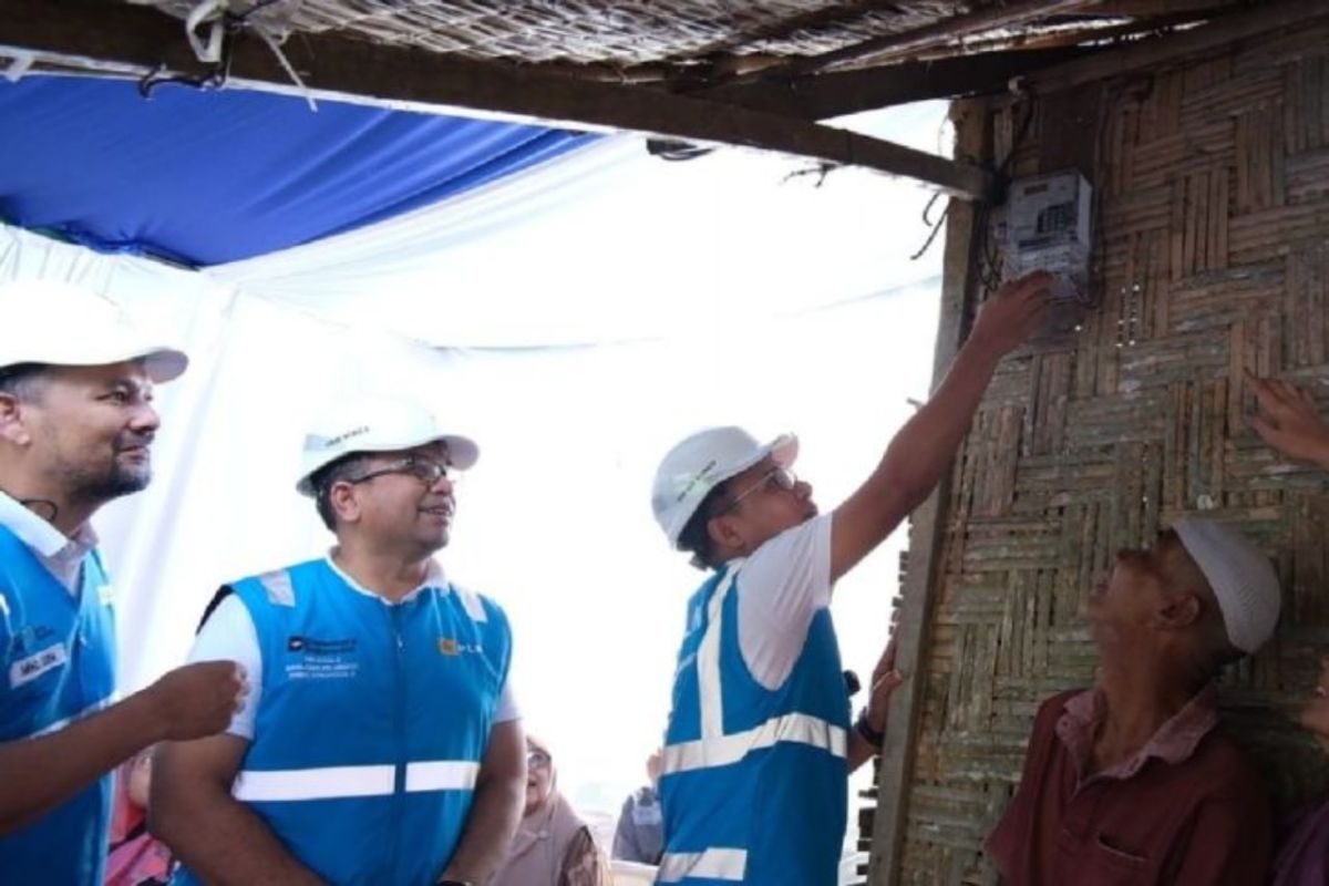 Ekonom Sumut: Sambung listrik 584 keluarga prasejahtera dorong ekonomi