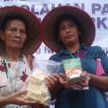 Aktivis Palembang bagikan pohon semarakkan hari bumi