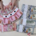 Rupiah melemah seiring pasar masih waspadai kenaikan suku bunga