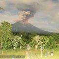 Mt. Agung erupts with incandescent lava flowing for 3 kilometers