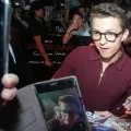 Tom Holland dan Chris Hemsworth main wayang di Bali