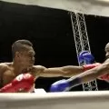 Artikel - Tibo Monabesa, mantan sopir angkot yang jadi juara tinju dunia