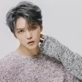 Kim Jae-joong JYJ mendonasikan masker untuk tenaga medis