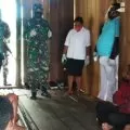 Danpos Ramil Yerui dan Pukesmas periksa kesehatan warga Miosnum cegah COVID-19
