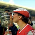 Kenny Sansom, mantan pemain Timnas Inggris masuk RS dengan sakit yang belum dipastikan