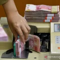 Rupiah Akhir Pekan Diprediksi Melemah Tertekan Yield Obligasi As Antara News<script async src=