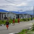 Minister hands over house key for Palu earthquake victims
