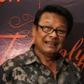 Penyanyi senior Koes Hendratmo meninggal dunia