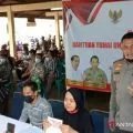 Airlangga Penyaluran Bantuan Tunai Pkl Warung Di Ntb Terbaik Di Ri Antara News<script async src=
