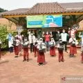 Inisiasi C Untuk Cuci Tangan Dorong Pola Hidup Bersih Dan Sehat Antara News<script async src=