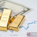 Emas jatuh tertekan penguatan  dolar, kenaikan imbal hasil obligasi AS