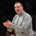 Lakers resmi memecat Frank Vogel