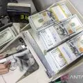 Dolar AS menguat jelang putusan Fed