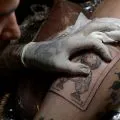 Para Fan Argentina antre dapatkan tato Messi