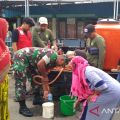 2.000 liter disinfektan disebar cegah penyakit pascabanjir di Tapin