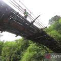 Jembatan gantung di Hulu Sungai Selatan rusak