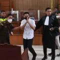 Artikel - Vonis untuk Sang Penguak Fakta