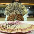 Rupiah lemah terhadap dolar AS karena khawatir ekonomi China lambat