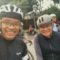 Pramono Anung dan mantan menteri Saleh Husin bersepeda rayakan keberhasilan Timnas