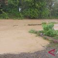 Banjir bandang menghanyutkan dua  jembatan di OKU Selatan