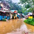 TNI tangani warga terdampak banjir dan longsor di Ambon