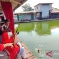 Peringati HUT RI, puluhan perempuan ikuti lomba mancing ikan