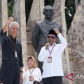 Akhirnya "Baju Putih" Mahfud dipakainya daftar bacawapres ke KPU
