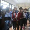 Cawapres Gibran langsung bertemu masyarakat di Pasar Phaara Sentani Jayapura