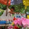 Pedagang bunga di TPU Batam mendapat berkah Ramadhan