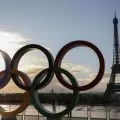 Cincin Olimpiade hiasi Menara Eiffel untuk Olimpiade 2024