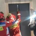 Enam orang terjebak di dalam lift di Jakarta