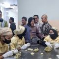 Perlinsos, ikhtiar pemerintah menaikkan kelas masyarakat pra-sejahtera
