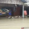 Pemkab Jayapura beri bahan makanan 22 keluarga terdampak banjir Distrik Yapsi