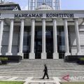 Paslon Risma-Gus Hans gugat hasil Pilkada Jatim ke MK
