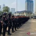 Ratusan personel gabungan jaga aksi tolak PPN 12 persen di Patung Kuda