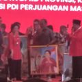 Megawati dapat lukisan dirinya sebagai srikandi