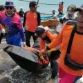 Tim SAR temukan wisatawan yang terseret ombak di Pantai Madasari Pangandaran