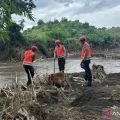 Anjing pelacak SAR bantu pencarian korban banjir di Bima