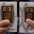 Harga emas Antam naik tajam hari ini
