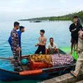 Lanal Ranai evakuasi ABK kapal terbakar ke Kecamatan Subi Natuna