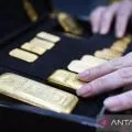 Harga emas Antam hari ini turun