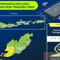Hujan lebat disertai angin dan kilat melanda Kota Kupang Jumat malam