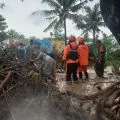 SAR gabungan bantu evakuasi warga terdampak banjir di Kota Palu