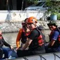 Wali Kota Surabaya susur sungai dan bersih-bersih Kali Surabaya