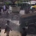Sopir truck pengangkut pasir aksi protes blokir jalan di Lombok Timur