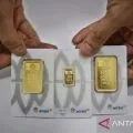 Harga emas Antam hari ini anjlok jadi Rp1,884 juta per gram, Selasa 13 Mei 2025