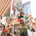 Osaka melanjutkan kemenangan lapangan tanah liat